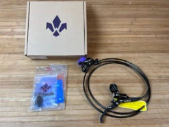 Formula CURA 4 Scheibenbremse Glossy Black VR Oder HR