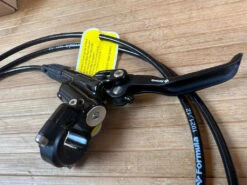 Formula CURA 4 Scheibenbremse Glossy Black VR Oder HR -Reverse Verkäufe IMG 1831