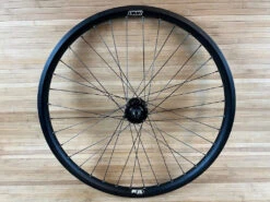 DMR Comp Disc Laufrad Vorne / VR 26" Schnellspanner Schwarz