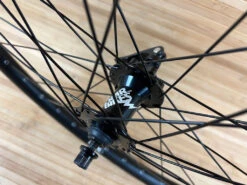 DMR Comp Disc Laufrad Vorne / VR 26" Schnellspanner Schwarz -Reverse Verkäufe IMG 2027