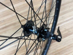 DMR Comp Disc Laufrad Vorne / VR 26" Schnellspanner Schwarz -Reverse Verkäufe IMG 2032