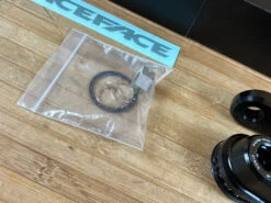 Race Face Turbine Kurbel / Kurbelset 165mm / 136mm Black -Reverse Verkäufe IMG 2351