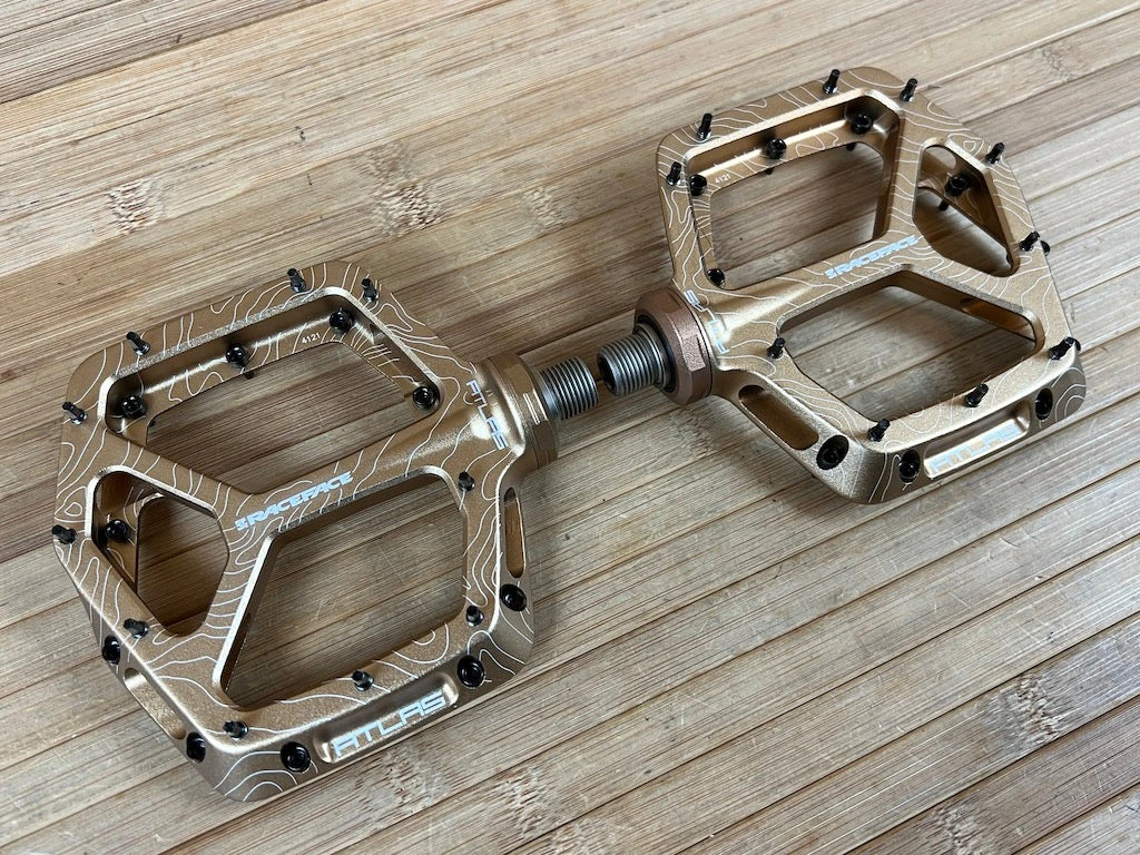 Race Face Atlas 2022 Kash Money Plattformpedale / Pedale 5 Race Face Atlas 2022 Kash Money Plattformpedale / Pedale – Bild 3