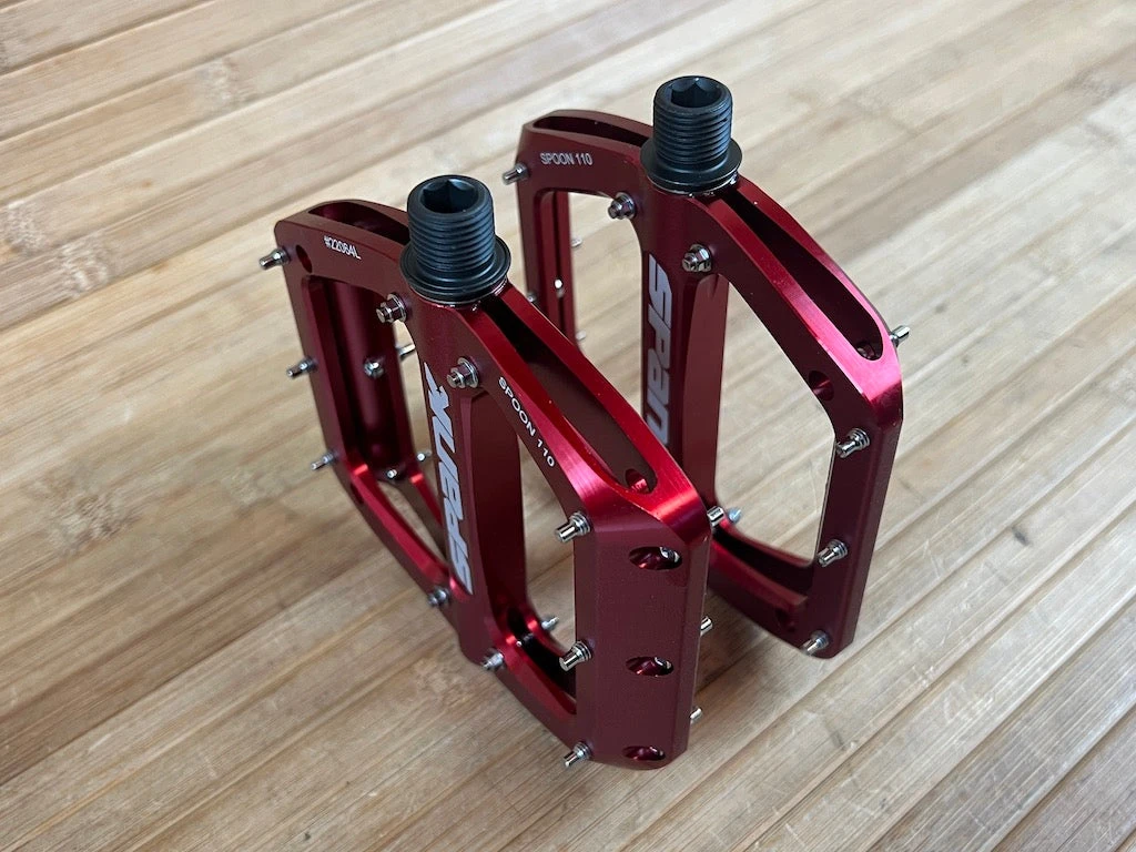 Spank Spoon 110 Pedale / Plattformpedale Rot 4 Spank Spoon 110 Pedale / Plattformpedale Rot – Bild 2