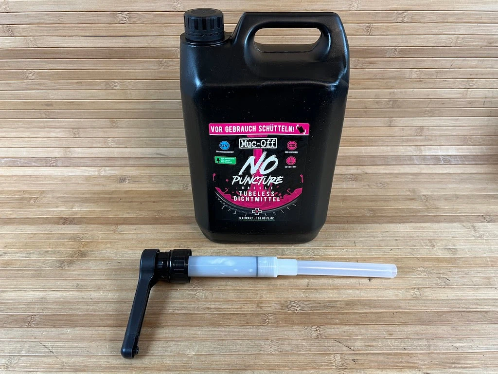 Muc-Off Muc Off No Puncture Hassle 5L Dichtmilch Kanister 3 Muc-Off Muc Off No Puncture Hassle 5L Dichtmilch Kanister