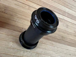 SRAM DUB Pressfit 30 83mm Cannondale Innenlager -Reverse Verkäufe IMG 3536