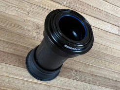 SRAM DUB Pressfit 30 83mm (83-A) Innenlager -Reverse Verkäufe IMG 3540