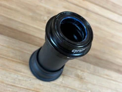 SRAM DUB Pressfit 30 79mm (79-A) Innenlager -Reverse Verkäufe IMG 3545