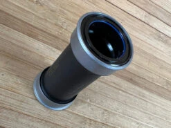 SRAM DUB Pressfit 86,5mm Stahl Rennrad Innenlager -Reverse Verkäufe IMG 3556