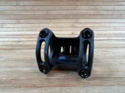 Spank Split Stem / Vorbau Black 31,8mm / 38mm 14 Spank Split Stem / Vorbau Black 31,8mm / 38mm -Reverse Verkäufe IMG 3692 08392dce 0bf2 4e56 ac89 0e9fa0019e7f