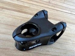 Spank Split Stem / Vorbau Black 31,8mm / 43mm -Reverse Verkäufe IMG 3704 a3e9de24 7495 43a0 a5eb e5589f18ad71