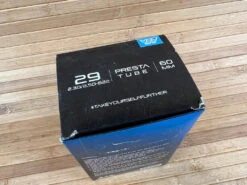 Vee Tire Schlauch 29" 2.3/2.5 Presta 60mm -Reverse Verkäufe IMG 4016 4447071b ec2c 4e0d 81a4 3aa7e2ee5666