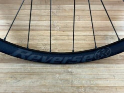 Reverse Black One Vorderrad VR 29" Boost 110 X 15mm Schwarz 13 Reverse Black One Vorderrad VR 29" Boost 110 X 15mm Schwarz -Reverse Verkäufe IMG 4036