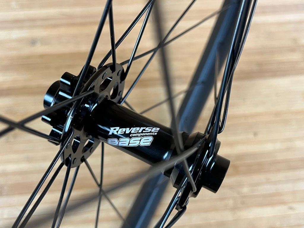 Reverse Black One Vorderrad VR 29" Boost 110 X 15mm Schwarz 4 Reverse Black One Vorderrad VR 29" Boost 110 X 15mm Schwarz – Bild 2