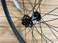 Reverse Black One Vorderrad VR 29" Boost 110 X 15mm Schwarz 17 Reverse Black One Vorderrad VR 29" Boost 110 X 15mm Schwarz -Reverse Verkäufe IMG 4043