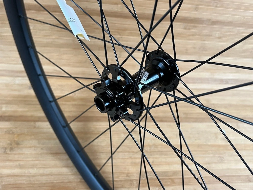 Reverse Black One Vorderrad VR 29" Boost 110 X 15mm Schwarz 9 Reverse Black One Vorderrad VR 29" Boost 110 X 15mm Schwarz – Bild 7