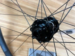 Race Face Aeffect R 30 Vorderrad VR 29" Boost Schwarz -Reverse Verkäufe IMG 4346