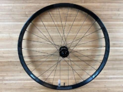 Race Face Aeffect R 30 Vorderrad VR 29" Boost Schwarz -Reverse Verkäufe IMG 4348