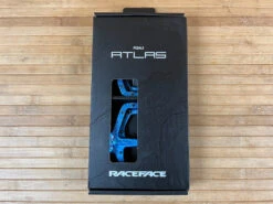 Race Face Atlas 2022 Blue Plattformpedale / Pedale 17 Race Face Atlas 2022 Blue Plattformpedale / Pedale -Reverse Verkäufe IMG 4360