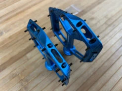 Race Face Atlas 2022 Blue Plattformpedale / Pedale 13 Race Face Atlas 2022 Blue Plattformpedale / Pedale -Reverse Verkäufe IMG 4365