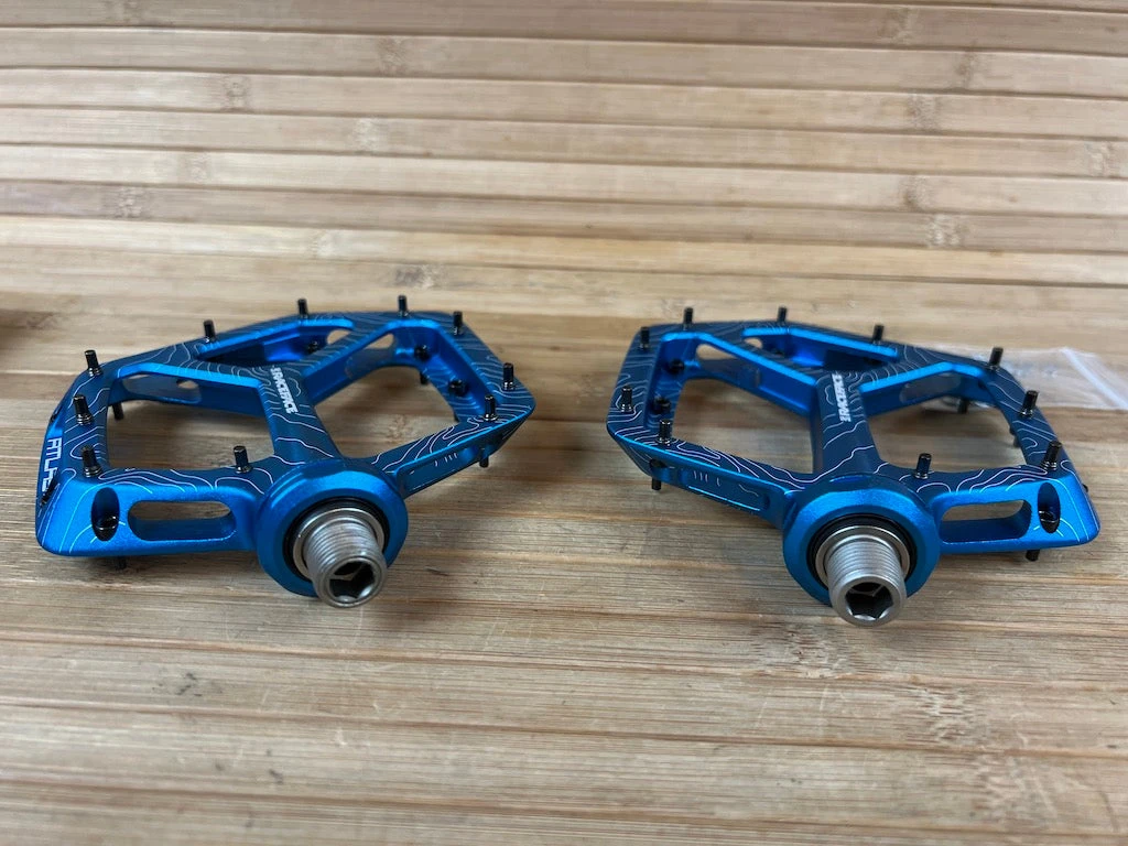 Race Face Atlas 2022 Blue Plattformpedale / Pedale 6 Race Face Atlas 2022 Blue Plattformpedale / Pedale – Bild 4