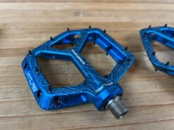 Race Face Atlas 2022 Blue Plattformpedale / Pedale 15 Race Face Atlas 2022 Blue Plattformpedale / Pedale -Reverse Verkäufe IMG 4367