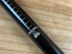 Race Face Turbine Sattelstütze 31,6mm / 400mm Black 12 Race Face Turbine Sattelstütze 31,6mm / 400mm Black -Reverse Verkäufe IMG 4502