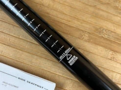 Race Face Turbine Sattelstütze 30,9mm / 400mm Black 10 Race Face Turbine Sattelstütze 30,9mm / 400mm Black -Reverse Verkäufe IMG 4508