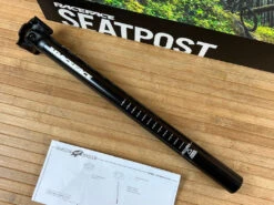 Race Face Turbine Sattelstütze 30,9mm / 400mm Black 11 Race Face Turbine Sattelstütze 30,9mm / 400mm Black -Reverse Verkäufe IMG 4509