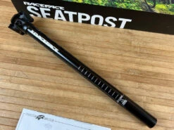 Race Face Turbine Sattelstütze 27,2mm / 400mm Black -Reverse Verkäufe IMG 4515 56fcf2a1 ba22 4697 8a53 bdff0e977a7a