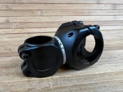 Race Face Aeffect Vorbau 50mm / 35mm Black -Reverse Verkäufe IMG 4605 d723e18b f555 453a ac4c 1d6821abde02