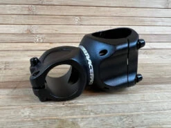 Race Face Aeffect Vorbau 50mm / 35mm Black -Reverse Verkäufe IMG 4607 47819f41 227a 432e 854c ebb75447a7d6