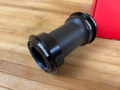 SRAM DUB Pressfit 73mm (73-A) Innenlager -Reverse Verkäufe IMG 4695