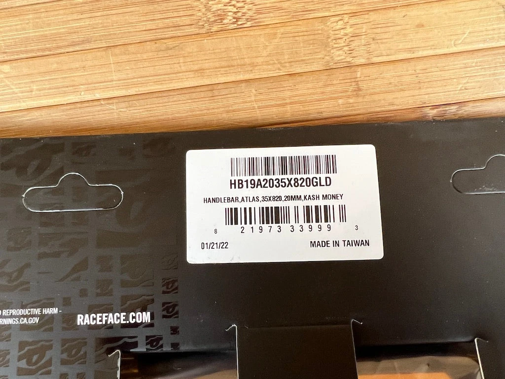 Race Face Atlas Lenker Kash Money / Gold 820mm 35mm 11 Race Face Atlas Lenker Kash Money / Gold 820mm 35mm – Bild 9