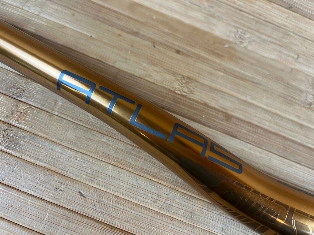 Race Face Atlas Lenker Kash Money / Gold 820mm 35mm 5 Race Face Atlas Lenker Kash Money / Gold 820mm 35mm – Bild 3