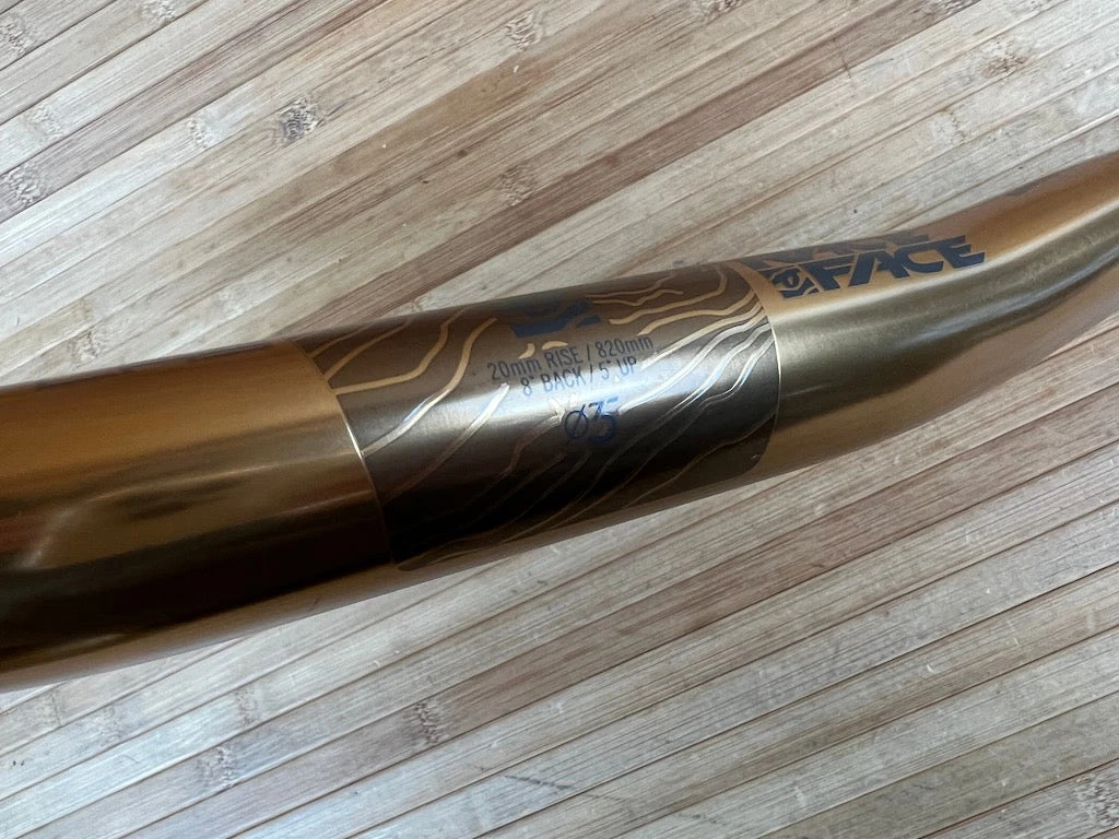 Race Face Atlas Lenker Kash Money / Gold 820mm 35mm 8 Race Face Atlas Lenker Kash Money / Gold 820mm 35mm – Bild 6