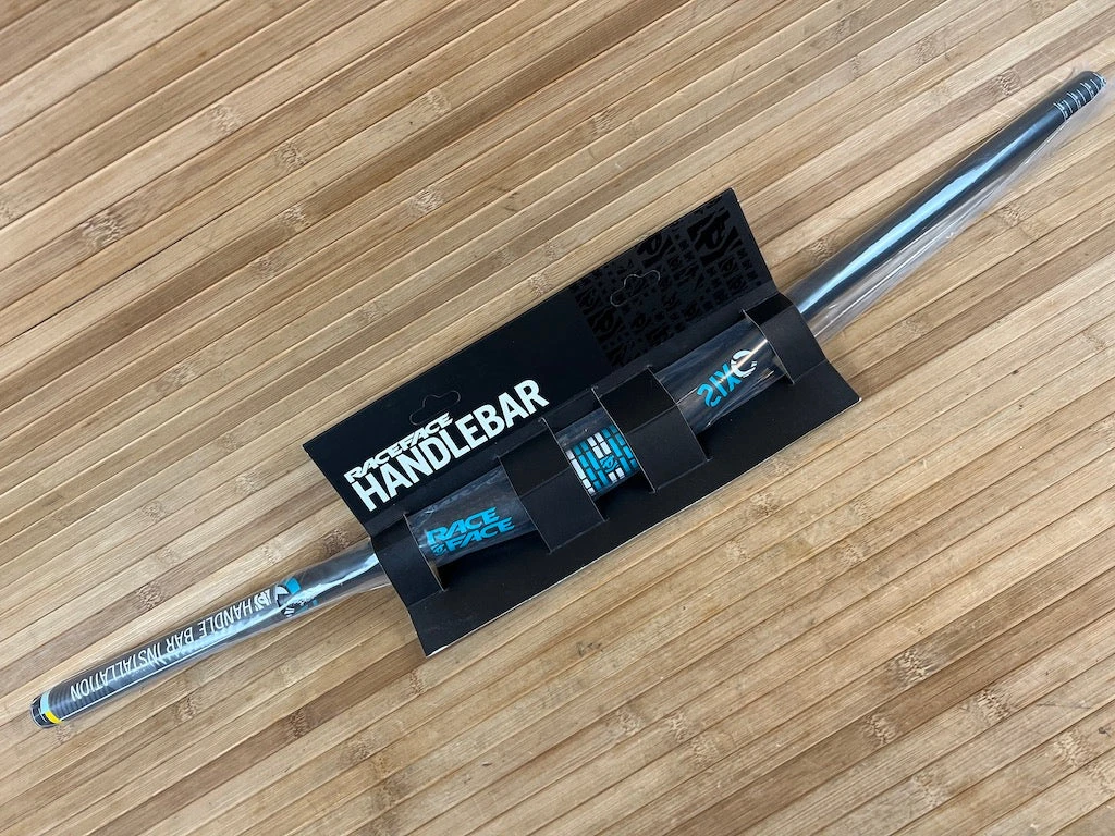 Race Face SixC Carbon Lenker Türkis 785mm / 31,8mm 9 Race Face SixC Carbon Lenker Türkis 785mm / 31,8mm – Bild 7