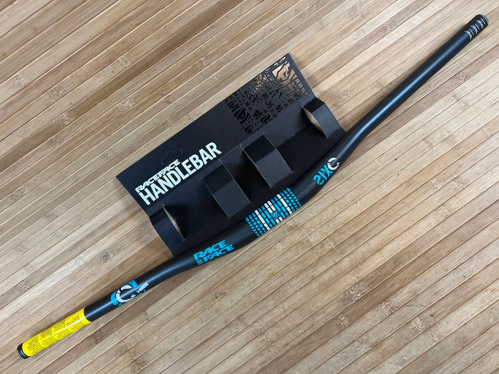 Race Face SixC Carbon Lenker Türkis 785mm / 31,8mm 3 Race Face SixC Carbon Lenker Türkis 785mm / 31,8mm