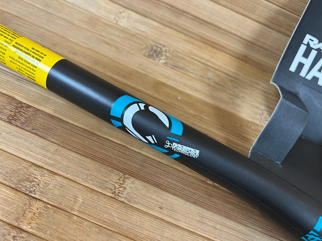 Race Face SixC Carbon Lenker Türkis 785mm / 31,8mm 5 Race Face SixC Carbon Lenker Türkis 785mm / 31,8mm – Bild 3