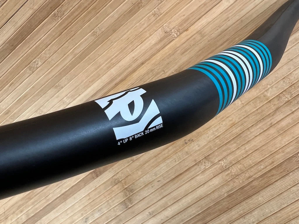 Race Face SixC Carbon Lenker Türkis 785mm / 31,8mm 8 Race Face SixC Carbon Lenker Türkis 785mm / 31,8mm – Bild 6