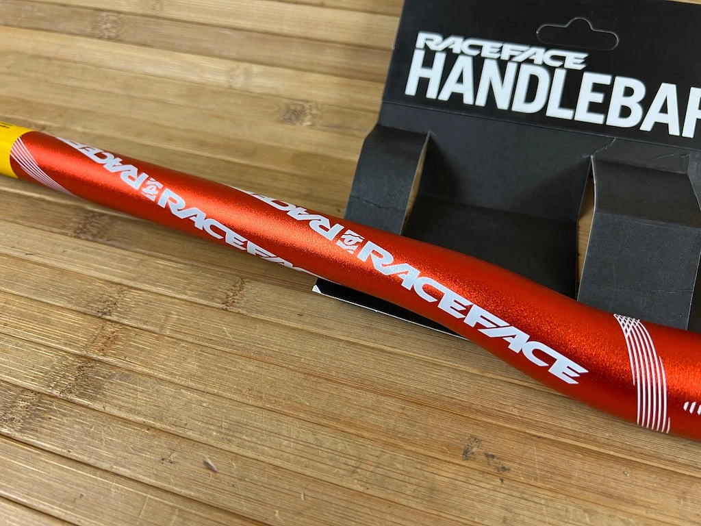 Race Face Atlas Lenker Orange 785mm / 31,8mm 5 Race Face Atlas Lenker Orange 785mm / 31,8mm – Bild 3