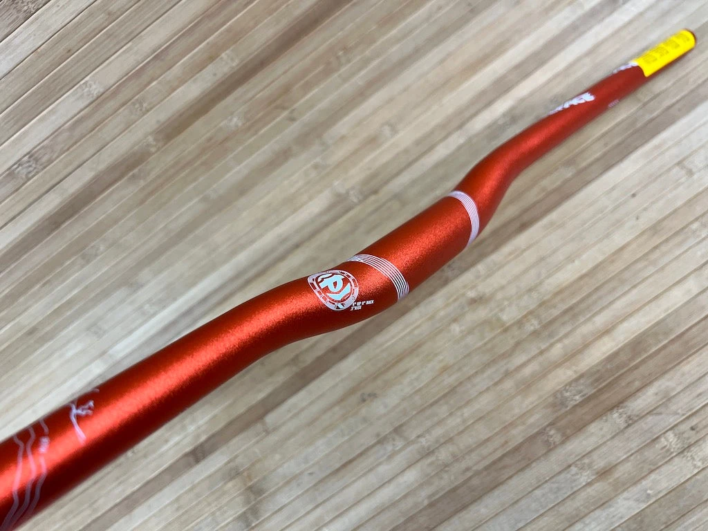 Race Face Atlas Lenker Orange 785mm / 31,8mm 7 Race Face Atlas Lenker Orange 785mm / 31,8mm – Bild 5