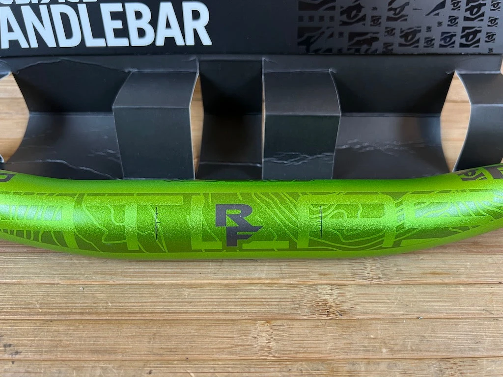 Race Face Atlas Lenker Green 820mm 35mm 4 Race Face Atlas Lenker Green 820mm 35mm – Bild 2