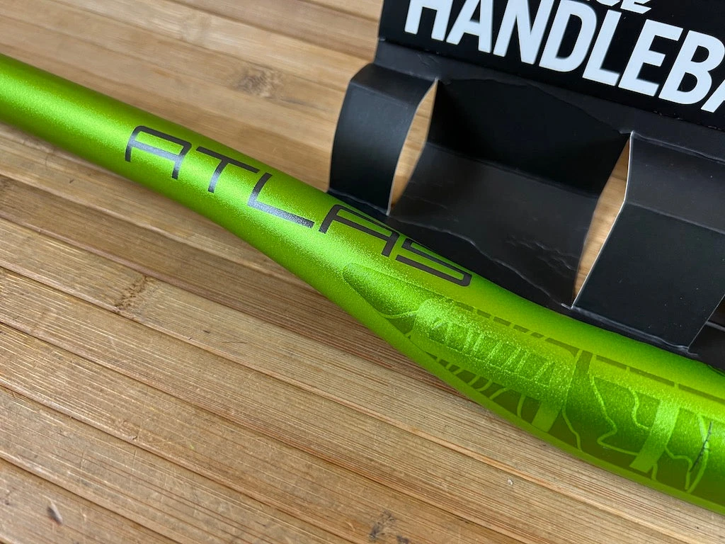 Race Face Atlas Lenker Green 820mm 35mm 5 Race Face Atlas Lenker Green 820mm 35mm – Bild 3