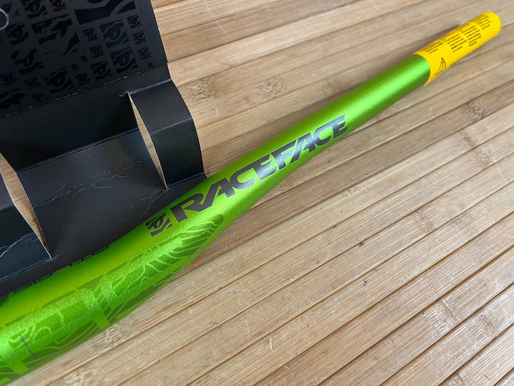 Race Face Atlas Lenker Green 820mm 35mm 6 Race Face Atlas Lenker Green 820mm 35mm – Bild 4