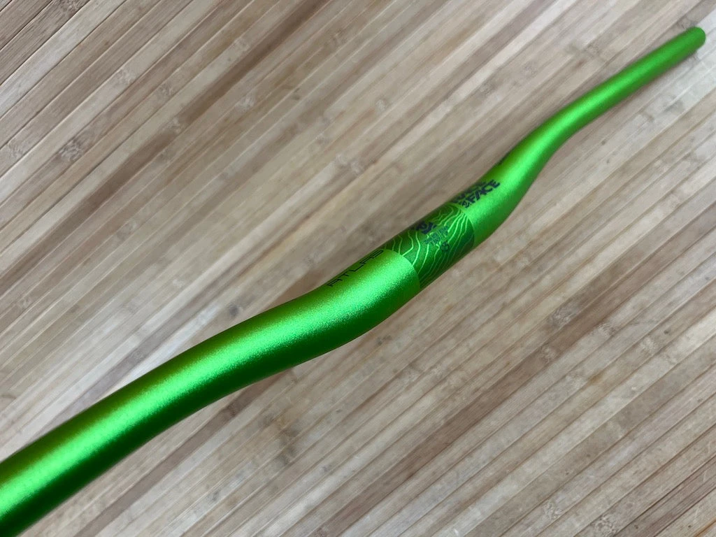 Race Face Atlas Lenker Green 820mm 35mm 7 Race Face Atlas Lenker Green 820mm 35mm – Bild 5