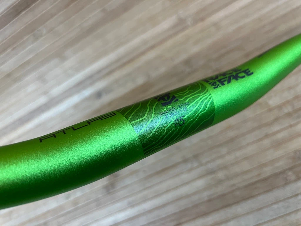 Race Face Atlas Lenker Green 820mm 35mm 8 Race Face Atlas Lenker Green 820mm 35mm – Bild 6