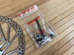 TRP R1 Disc / Bremsscheibe 6-Loch 180mm / 2,3mm -Reverse Verkäufe IMG 5048 599c03c7 ded1 4640 87b4 20c1ec785bce