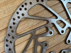 TRP R1 Disc / Bremsscheibe 6-Loch 180mm / 2,3mm -Reverse Verkäufe IMG 5049 24d4623d f9e5 4876 94cb 84af04cd2dd2