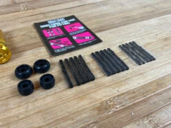 Muc-Off Stealth Tubeless Puncture Plug Set Gold -Reverse Verkäufe IMG 5449 f92ad24e 8081 4fe3 92d1 1582b1b59ed1